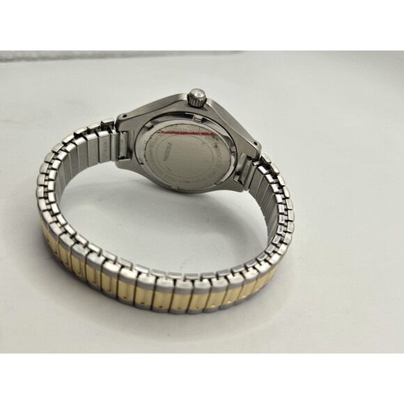 Victorinox Swiss Army Base Camp 24126 Ladie's Watch. 35.7mm. Expansion Band. - Picture 6 of 8